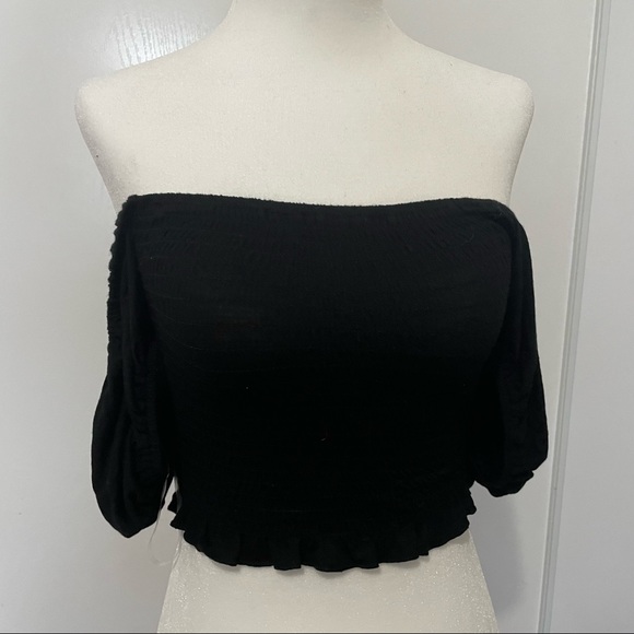 Black shirred puff sleeve crop top - Picture 3 of 6